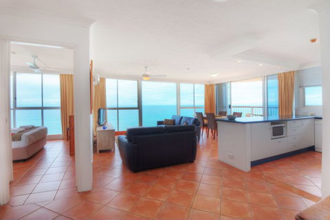 Golden Sands On Main Beach - VIC Tourism 11