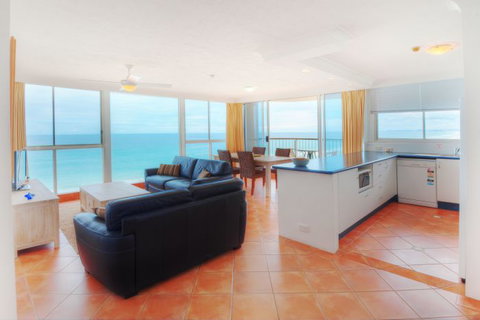 Golden Sands On Main Beach - VIC Tourism 14