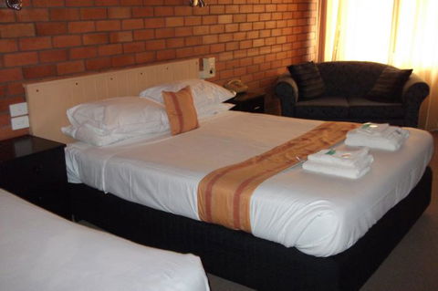 Hilldrop Motor Inn - VIC Tourism 2