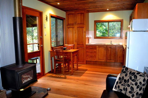 Waterfall Hideout-Rainforest Cabin For Couples - VIC Tourism 4
