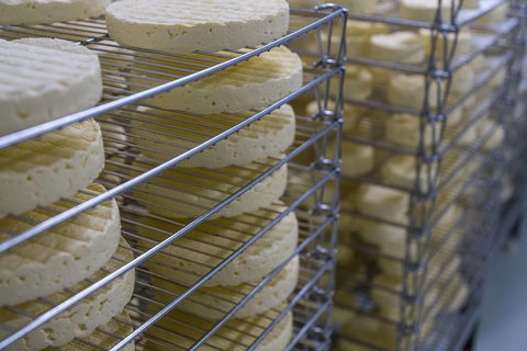 A Sommelier Guided Tour: Thursday Afternoon Wine Gin Cheese & Cocktails - VIC Tourism 14