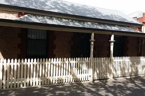 Stately Swagger Adelaide Walking Tour - VIC Tourism 3