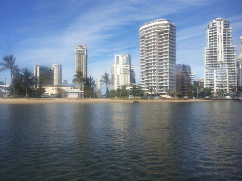 Lunch Buffet Cruise On The Gold Coast - VIC Tourism 3