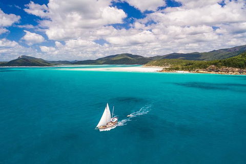 2-Day Whitsundays Sailing Adventure: Summertime - VIC Tourism 0