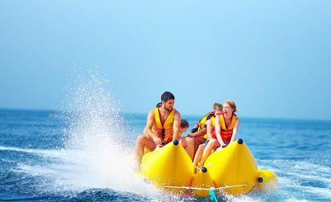 Banana Boat Ride From Airlie Beach - VIC Tourism 0