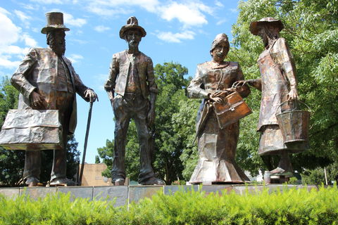 Dad, Dave, Mum And Mabel - VIC Tourism 1