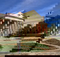 Embassy Drive - VIC Tourism