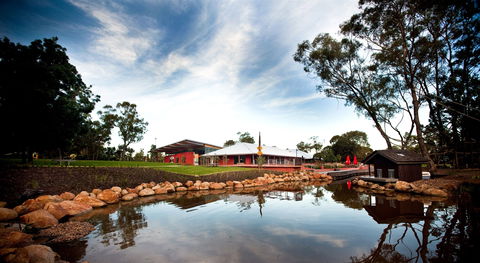 Savannah Visitor Plaza, Taronga Western Plains Zoo Dubbo - VIC Tourism 0