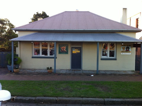 Teddy Bears Downstairs And Grandma's Feather Bed - VIC Tourism 0