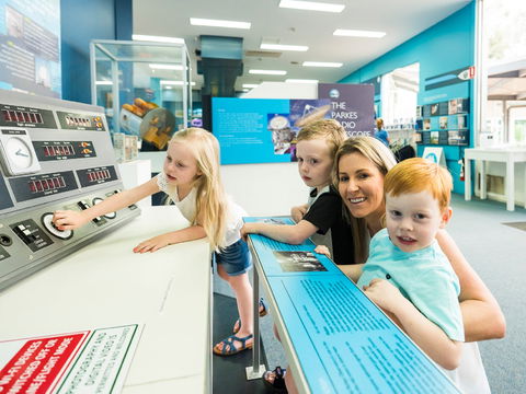 CSIRO Parkes Radio Telescope Visitor Centre - VIC Tourism 1