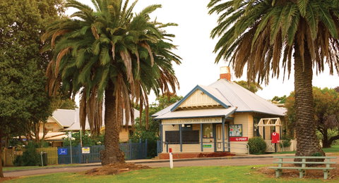 The Flinders Hinterland Scenic Drive - VIC Tourism 0