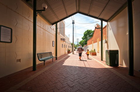 Kiesling Lane Heritage Walk - VIC Tourism 0