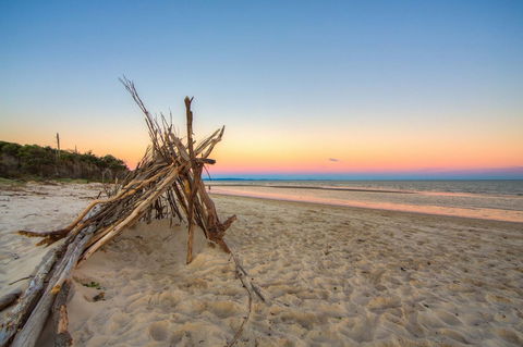 Red Beach - VIC Tourism 0