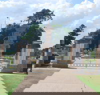 Warwick War Memorial and Gates - VIC Tourism