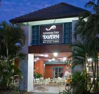 Runaway Bay Tavern - VIC Tourism