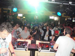 Swell Tavern - VIC Tourism 3