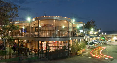 Castle Hill Tavern - VIC Tourism 0