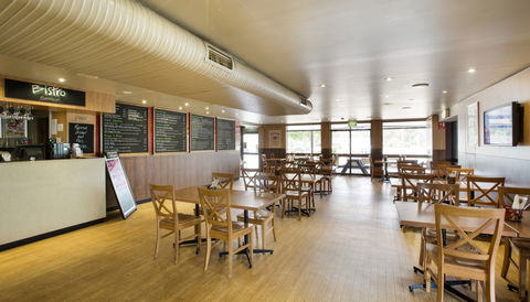 Castle Hill Tavern - VIC Tourism 2