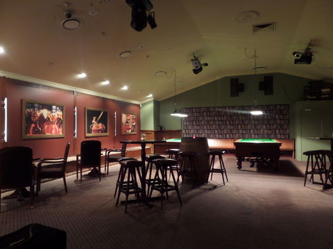 Castle Hill Tavern - VIC Tourism 5