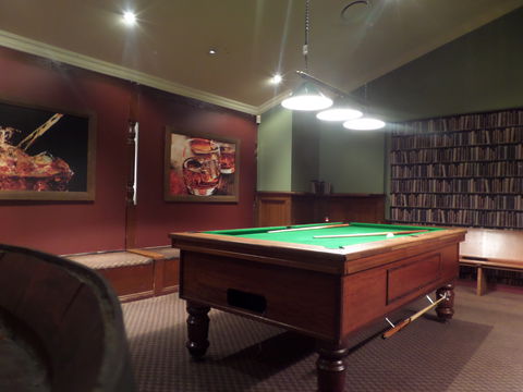 Castle Hill Tavern - VIC Tourism 6