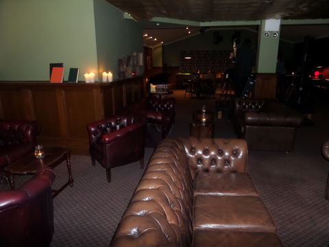 Castle Hill Tavern - VIC Tourism 7