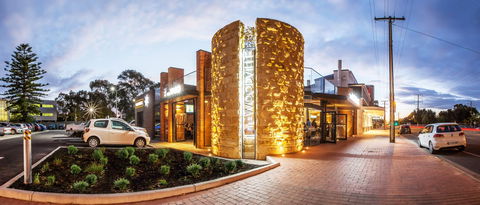 Woodville Hotel - VIC Tourism 1