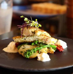 Red Cray Seafood & Grill Restaurant - VIC Tourism 3