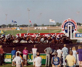 Darwin Turf Club - VIC Tourism 0