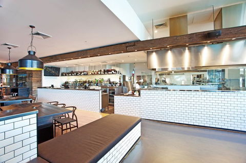 Kellys Bar And Grill (EST 1995) - VIC Tourism 1