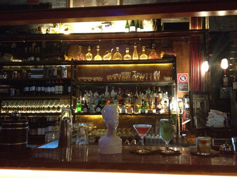 Red Baron's Lounge Bar - VIC Tourism 1