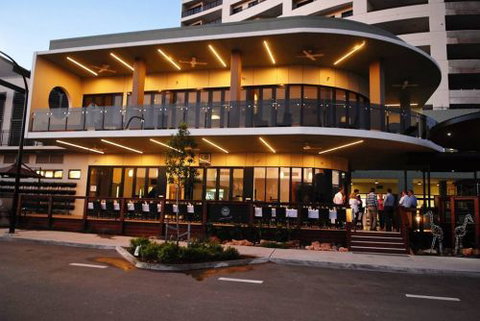 Q Bar & Brasserie On The Avenue - VIC Tourism 1