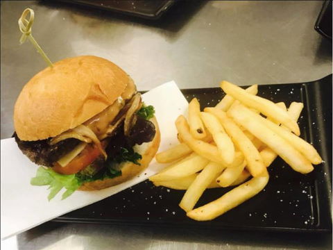 Woods And Irons Restaurant @ The Moranbah Golf Club - VIC Tourism 1
