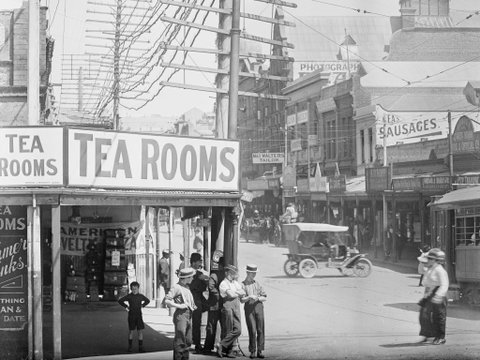 Perth: An Accidental History - VIC Tourism 0