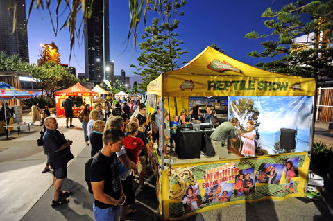Surfers Paradise Beachfront Markets - VIC Tourism 0