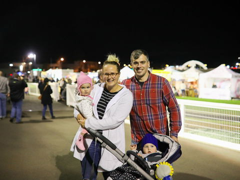 Gosford Night Markets - VIC Tourism 2