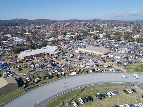 Wagga Swap Meet Run By  Classic And Historic Automobile Club Of Australia - Wagga Wagga Region - VIC Tourism 0