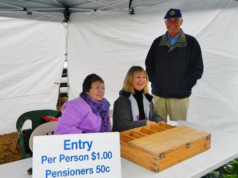 Yarrawonga Mulwala Rotary Club Special Easter Market - VIC Tourism 0