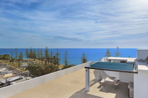 Scarborough Beach Resort - VIC Tourism 0