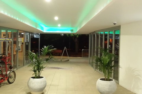 Scarborough Beach Resort - VIC Tourism 1