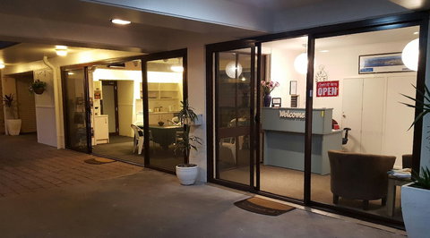 Port Stephens Motel - VIC Tourism 1