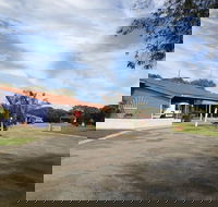 Emu Beach Chalets - VIC Tourism