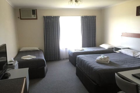 Warragul Views Motor Inn - VIC Tourism 7