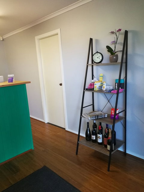 Lakeside Lodge Motel - VIC Tourism 3