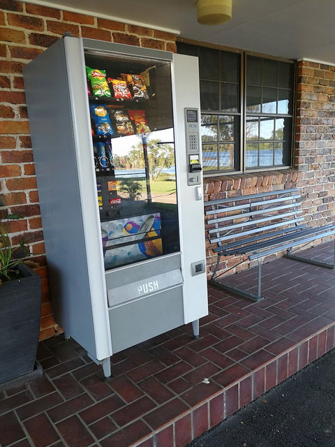 Lakeside Lodge Motel - VIC Tourism 4