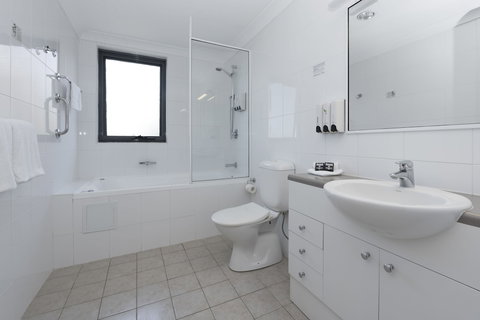 Leisure Inn Spires - VIC Tourism 4