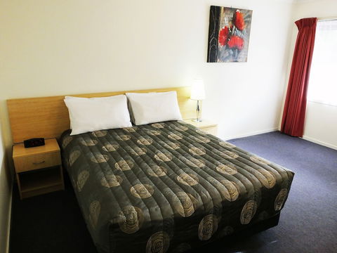 Edinburgh Motor Inn - VIC Tourism 5