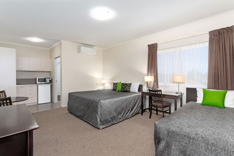 Redcliffe Motor Inn - VIC Tourism 3
