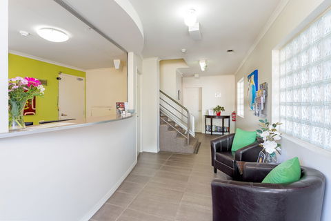 Redcliffe Motor Inn - VIC Tourism 0