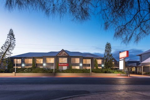 Bellevue On The Lakes - VIC Tourism 0