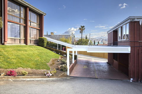 Commodore Regent - VIC Tourism 3